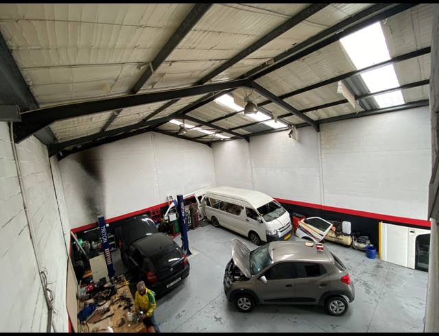 154M² WAREHOUSE FOR SALE IN KILLARNEY GARDENS